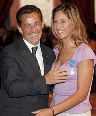 sarkozy_vulgos_a_souhait_main_balladeuse_1211025056.jpg